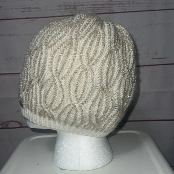 *SOLD ON DEPOP Calvin Klein cream and gold signature knit beanie hat - Picture 5 of 7